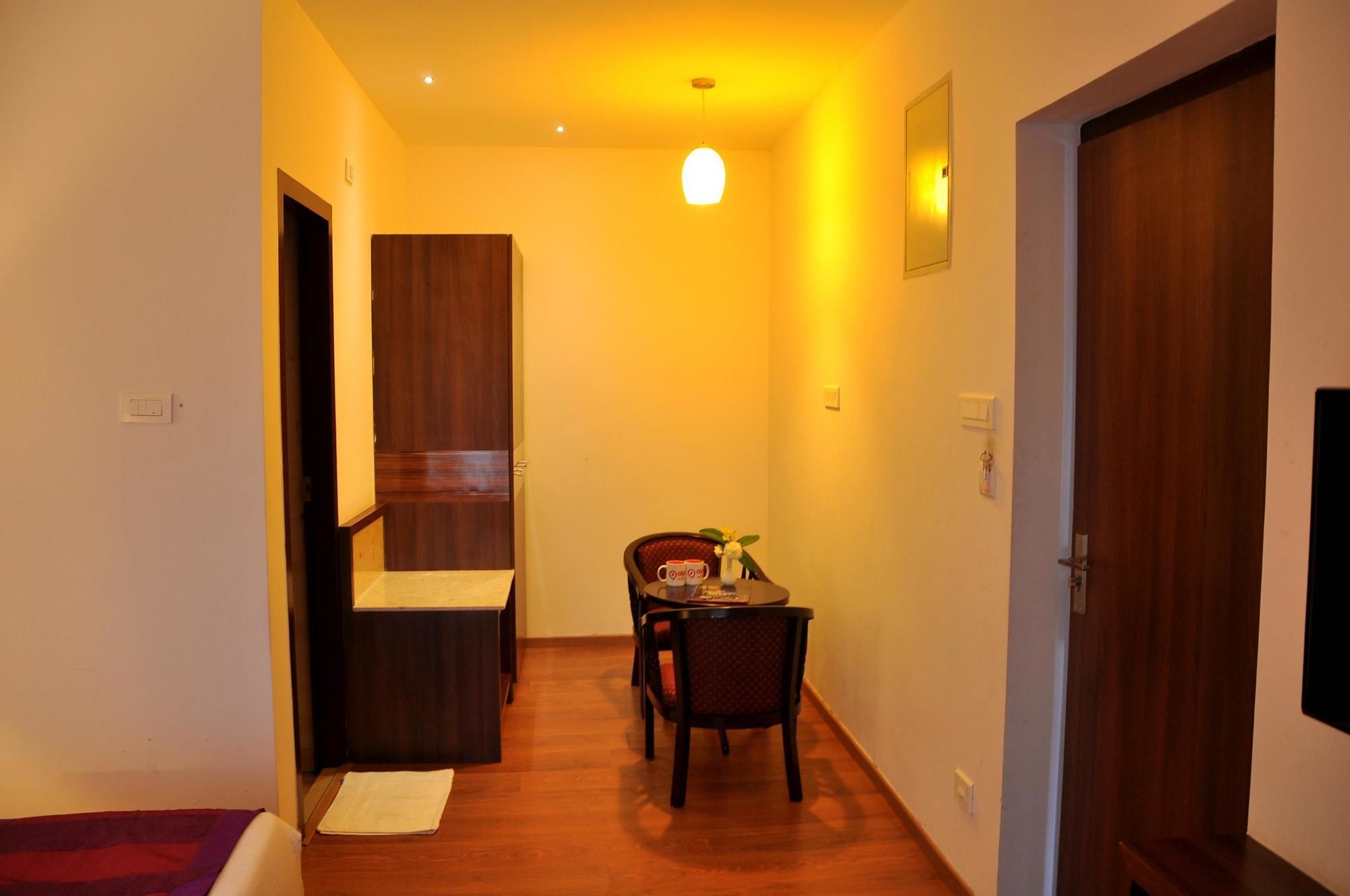 Oyo Premium Observatory Road 3*