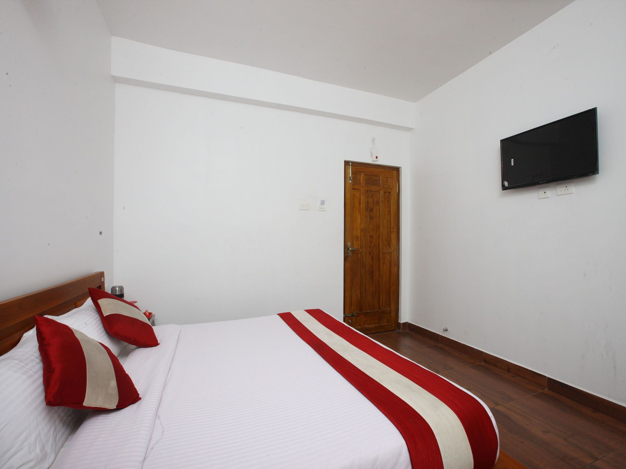 Oyo 13607 Sri Akilambiga Residency Hotel 3*