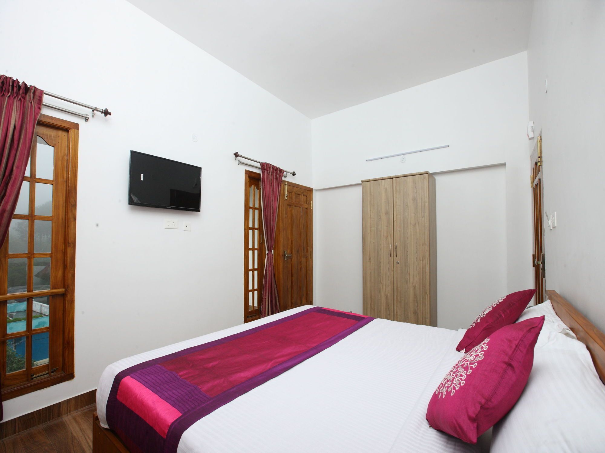 Hotel Oyo 13607 Sri Akilambiga Residency