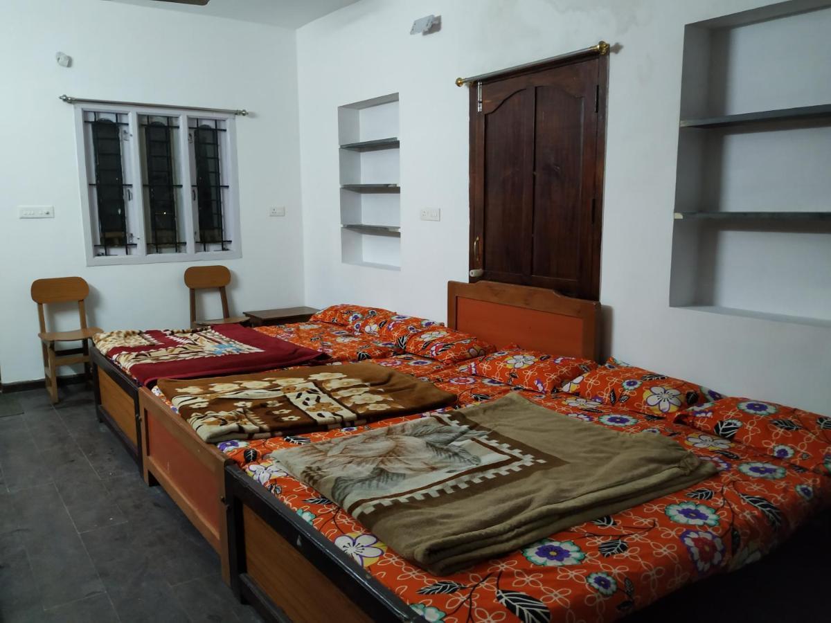 White House Anandagiri Hostel Kodaikanal