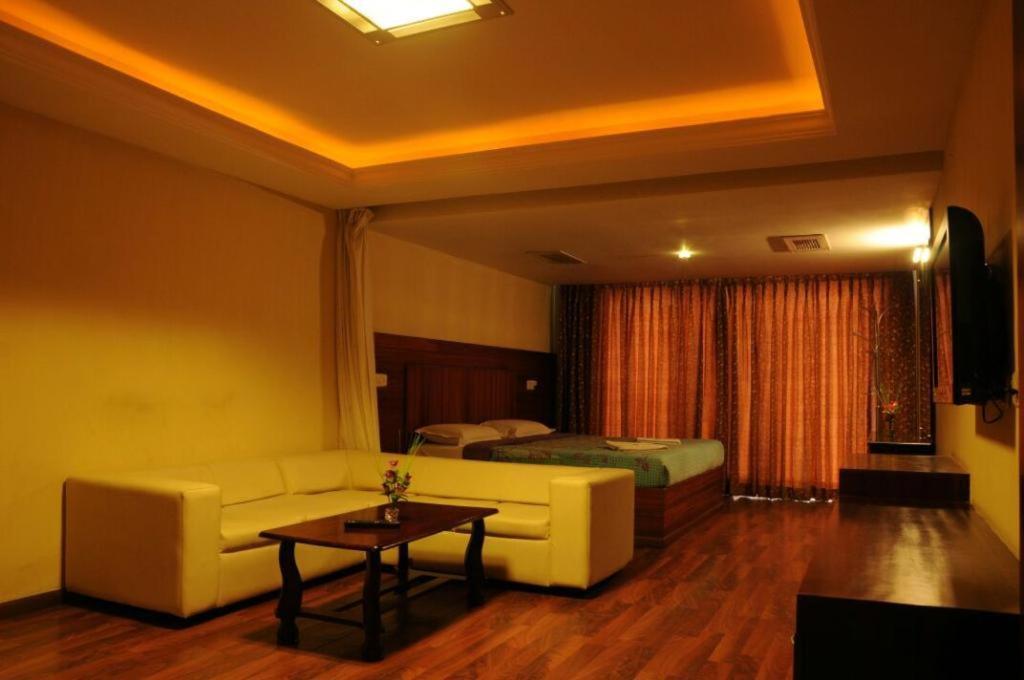 Hotel Yogi Cool Residency *