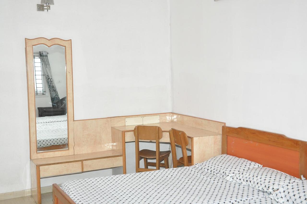 White House Anandagiri Hostel *
