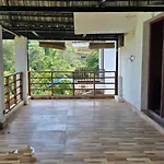 Leaf Colour Homestays