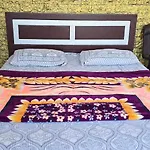 Leaf Colour Homestays