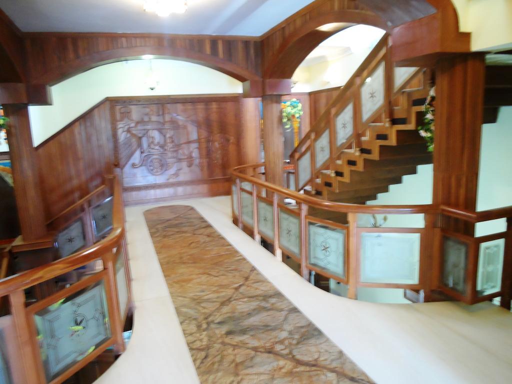 Wood Palace Hotel