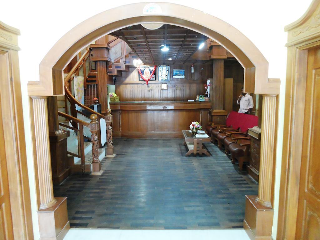 Wood Palace Hotel 3*
