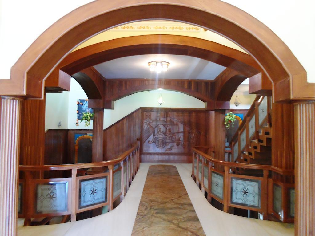 Wood Palace Hotel