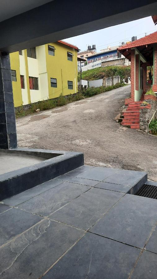 Raahat Hotel
