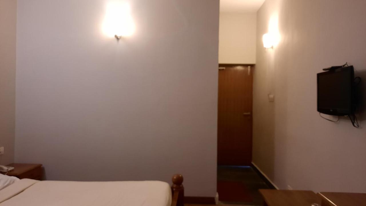 Raahat Hotel