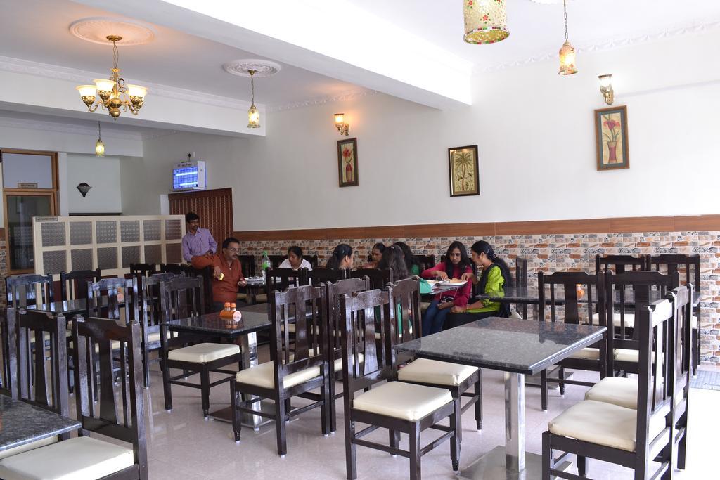 Wood Palace Hotel 3*