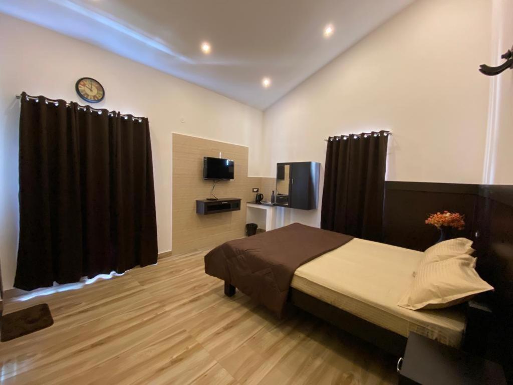 Bed & Breakfast Rr Holidays - *