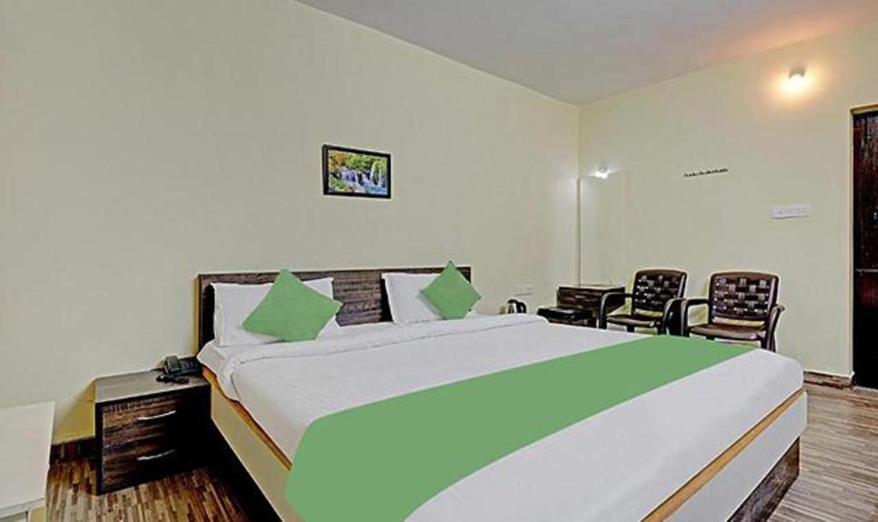 Hotel Fabhotel Abirami Residency