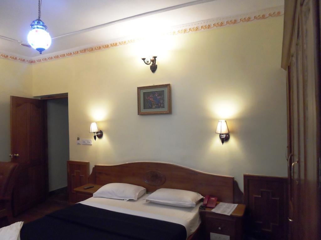 Wood Palace Hotel