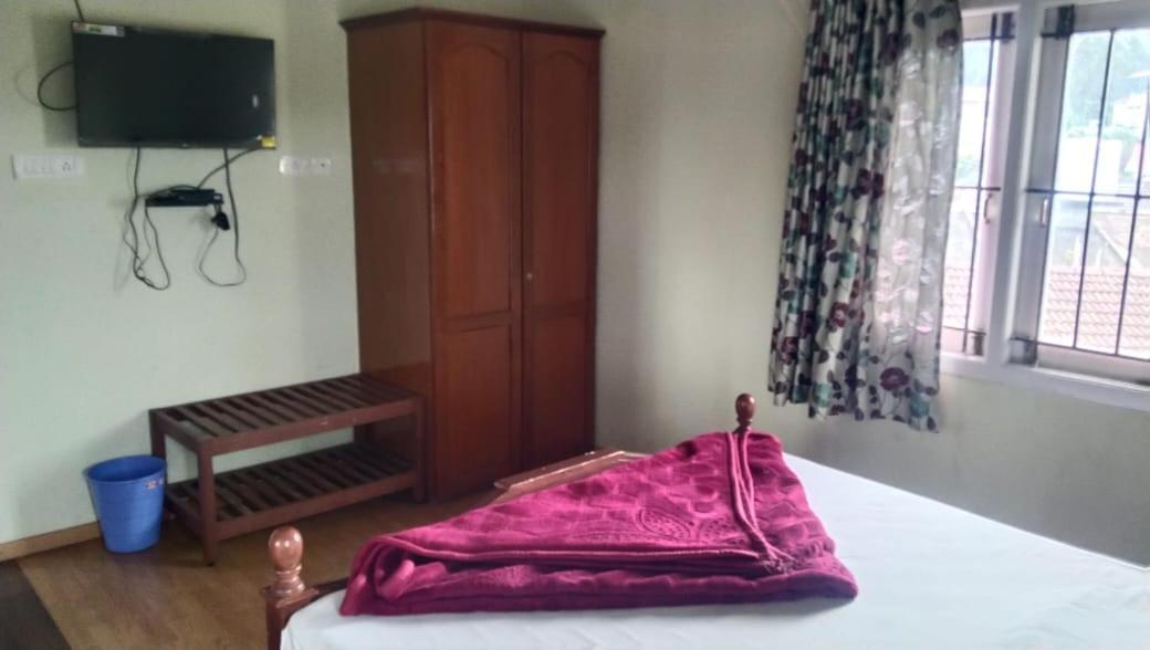Homestay Maple Crest Plot No.44,vgp Layout,17/16-1 & 2 ,swedish Settlement, Observatory Rd, Kodaikanal, Tamil Nadu 624103, India *