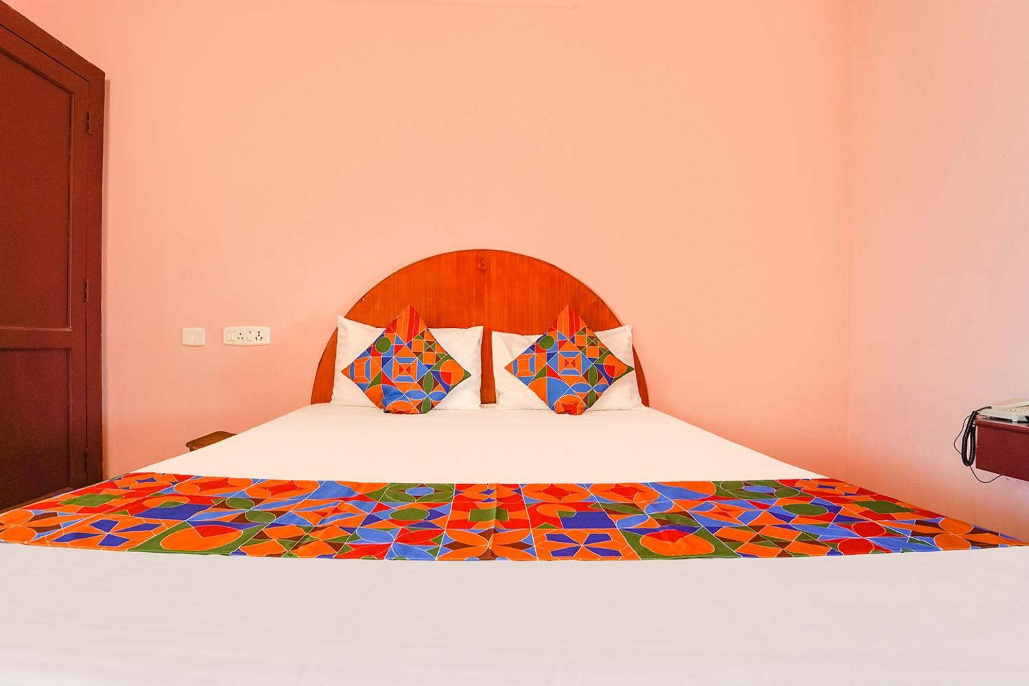 Hotel Fabexpress Corner Stone