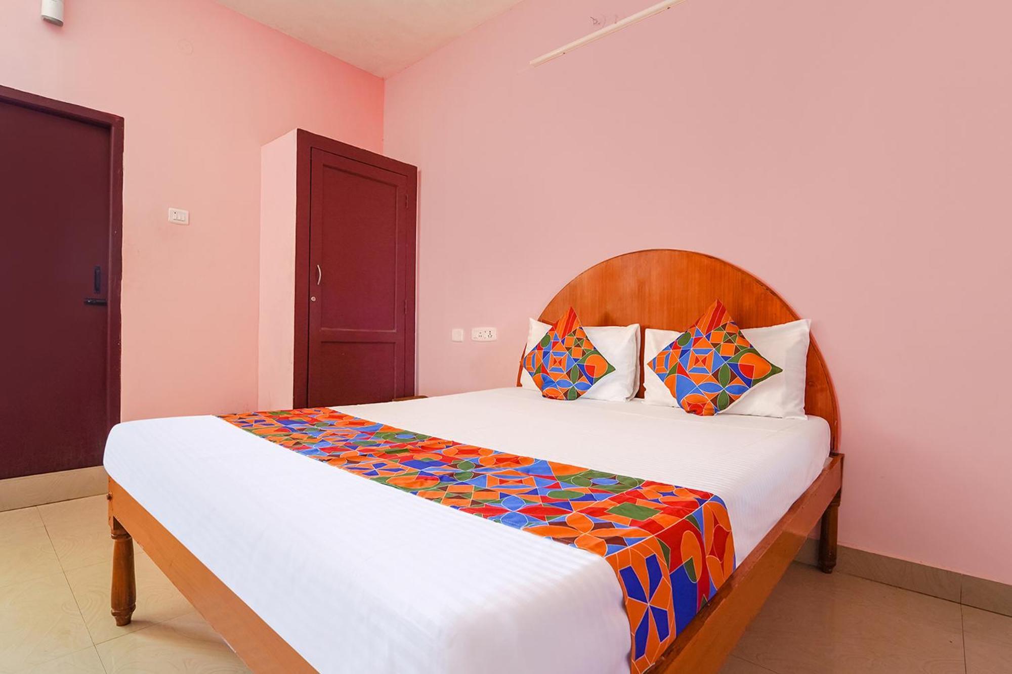 Hotel Fabexpress Corner Stone 3*