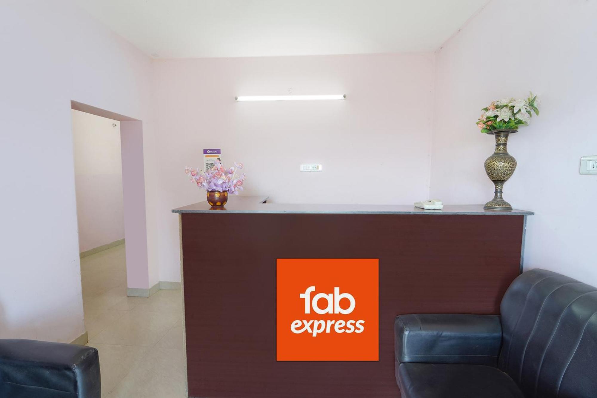 Hotel Fabexpress Corner Stone 3*