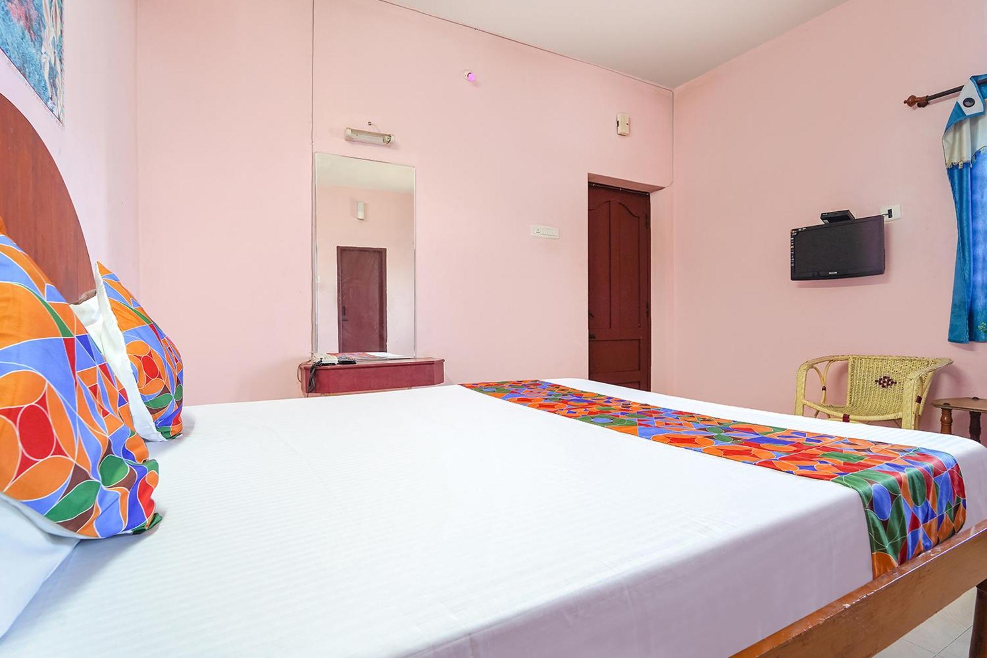 Fabexpress Corner Stone Hotel