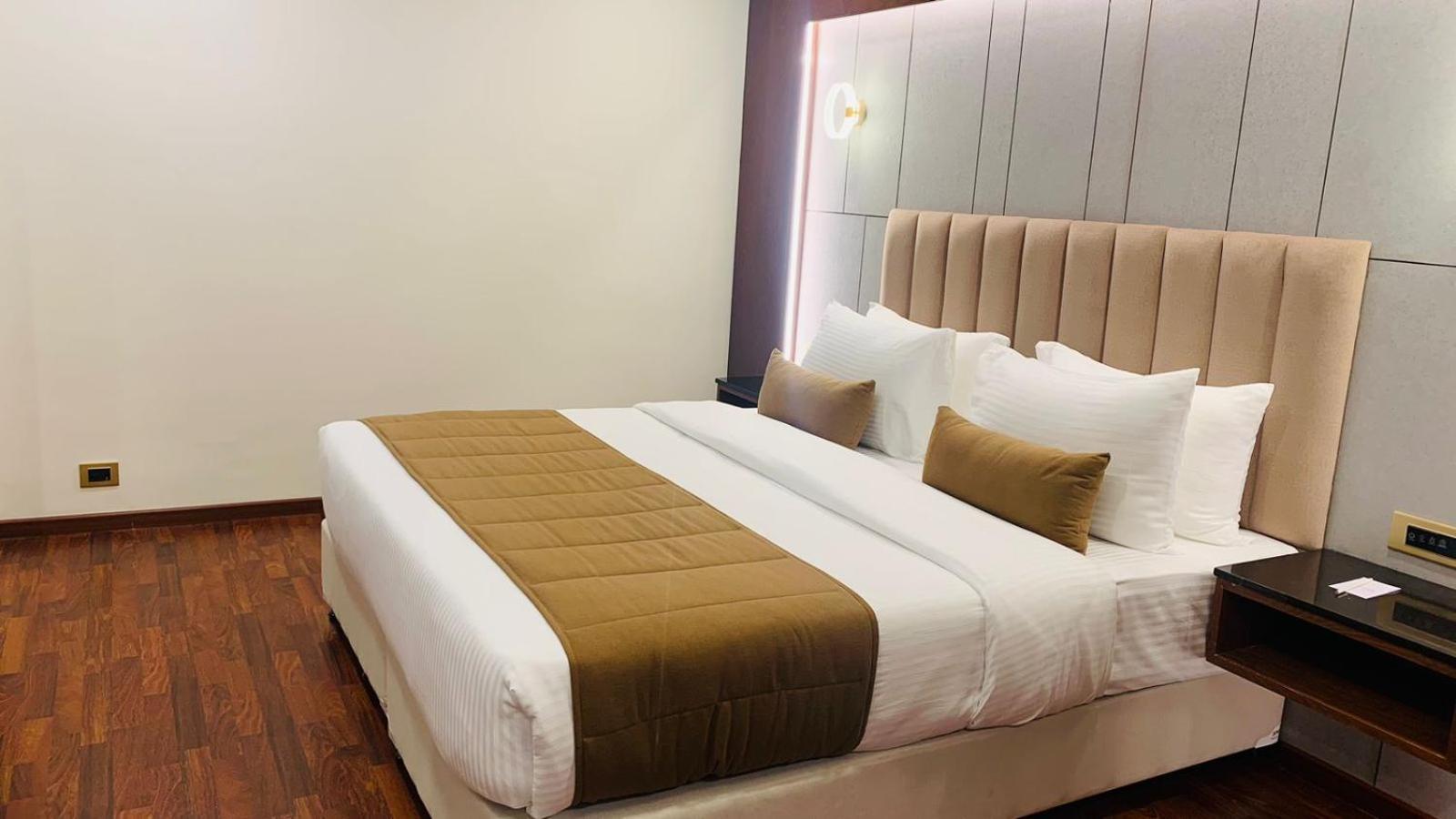 Le Poshe, Hotel