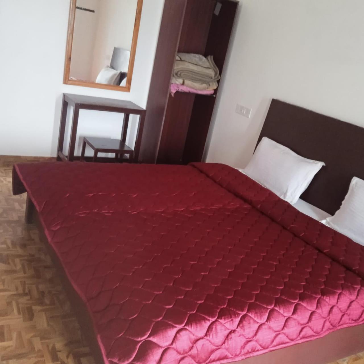 Homestay Aaram Holidays Phase2 *