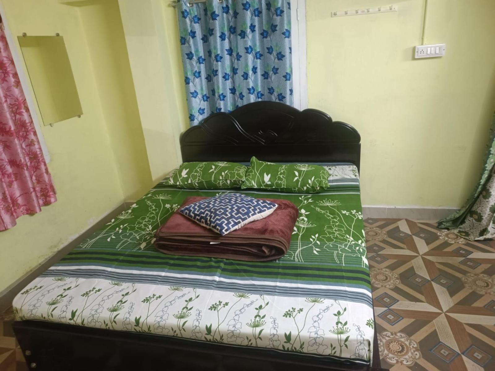 Kasthuri * Kodaikanal