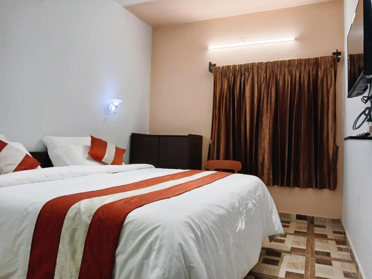 Hotel Ponmurugan Residency