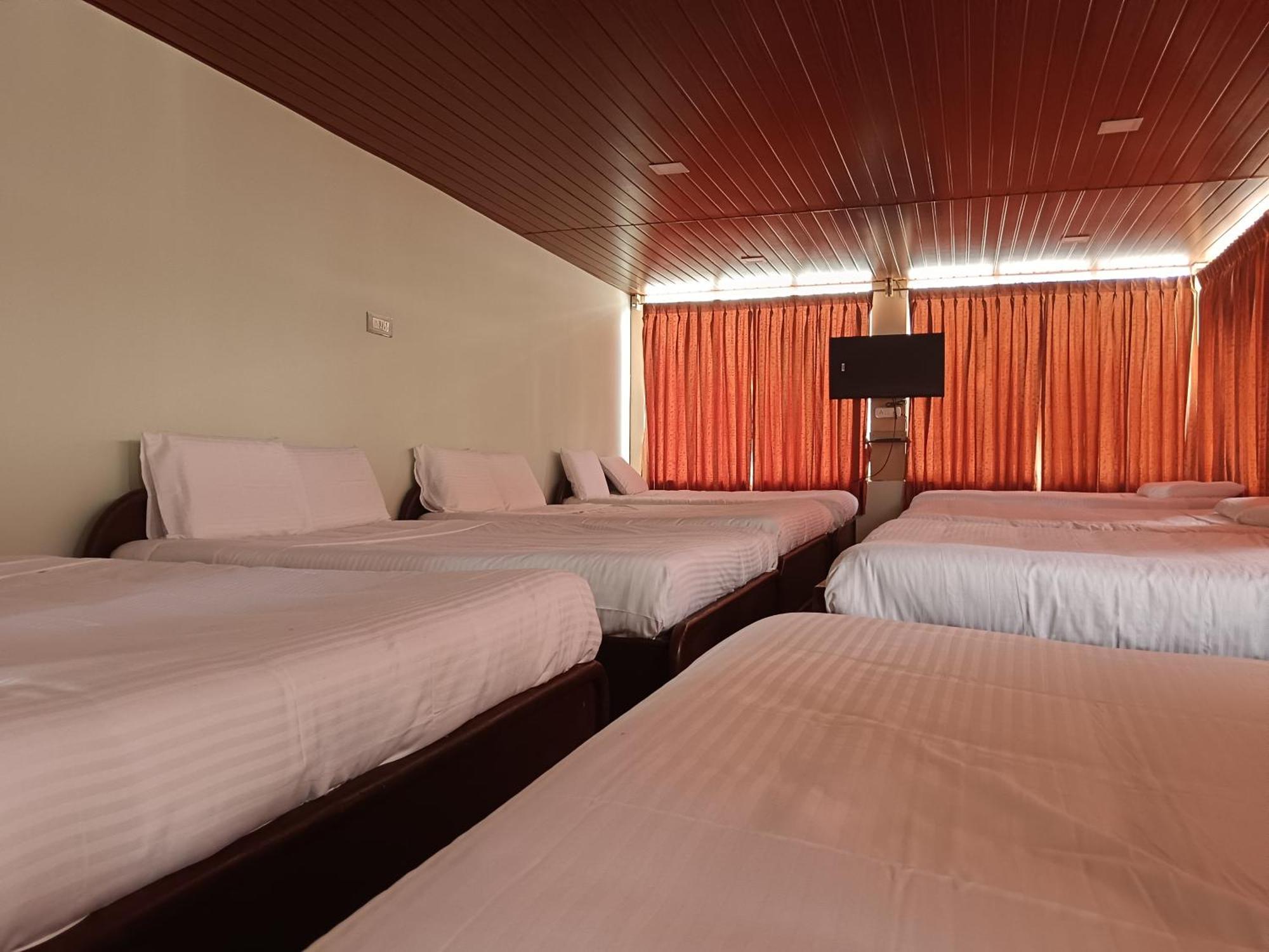Hotel Ponmurugan Residency 2*