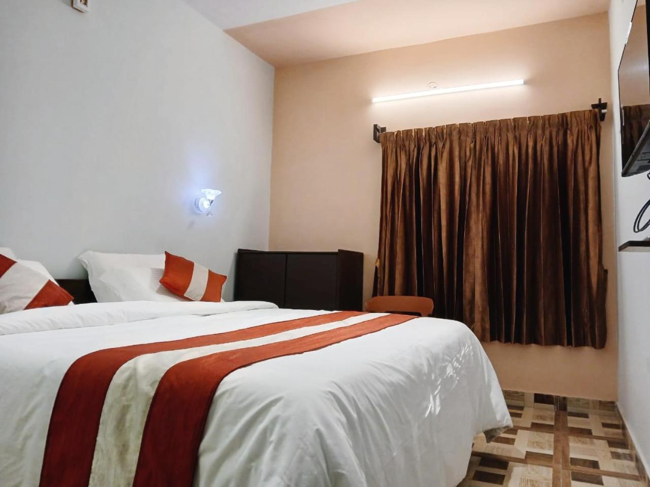 Ponmurugan Residency Hotel