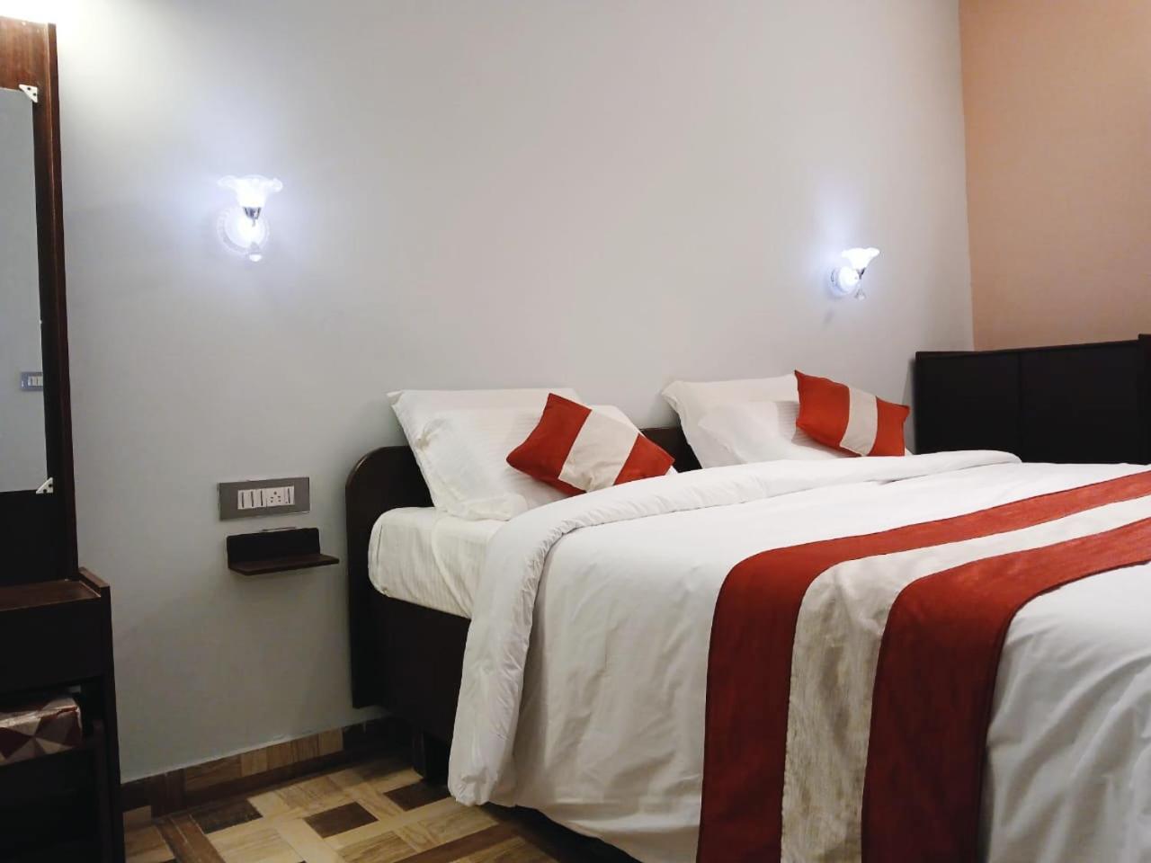 Ponmurugan Residency 2*