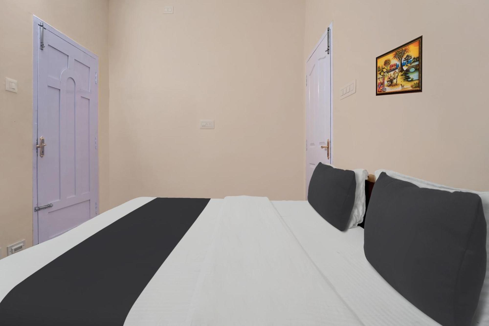 Hotel Super Collection O Perumpallam