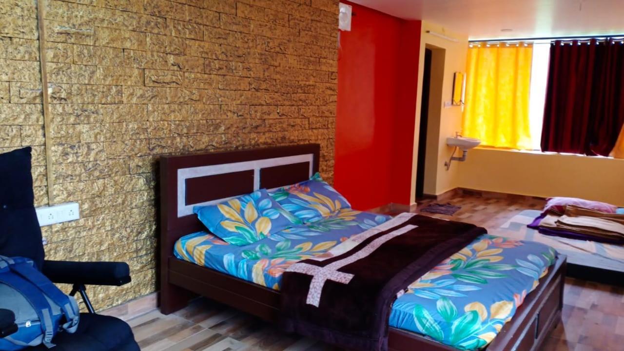 Homestay Leaf Colour *