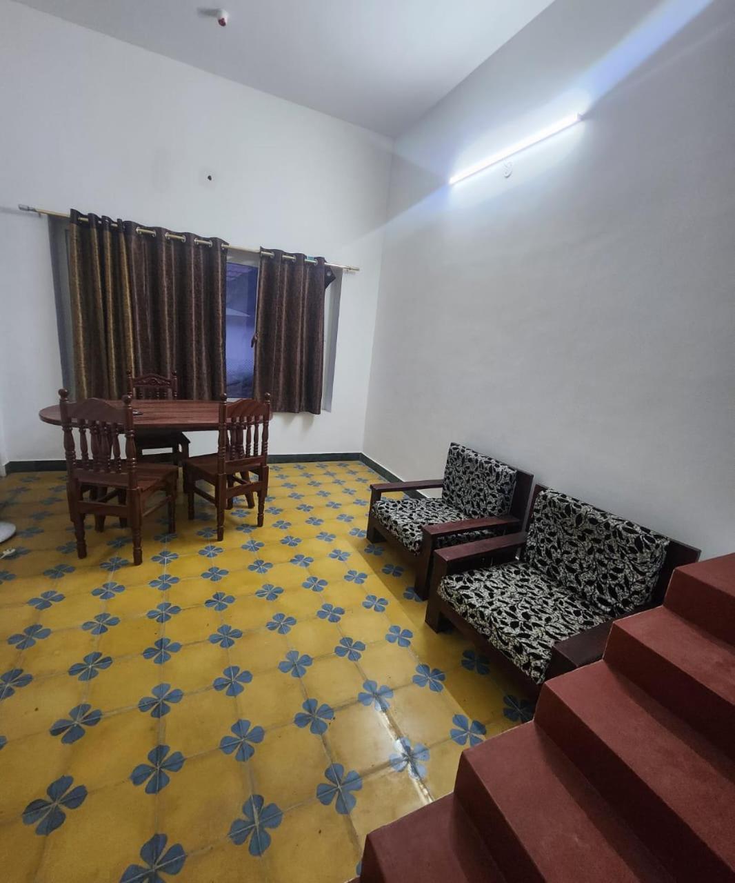 Homestay Leaf Colour *