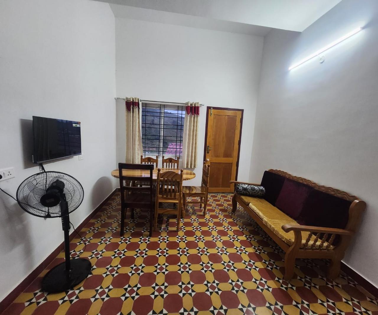 Leaf Colour Homestay Kodaikanal