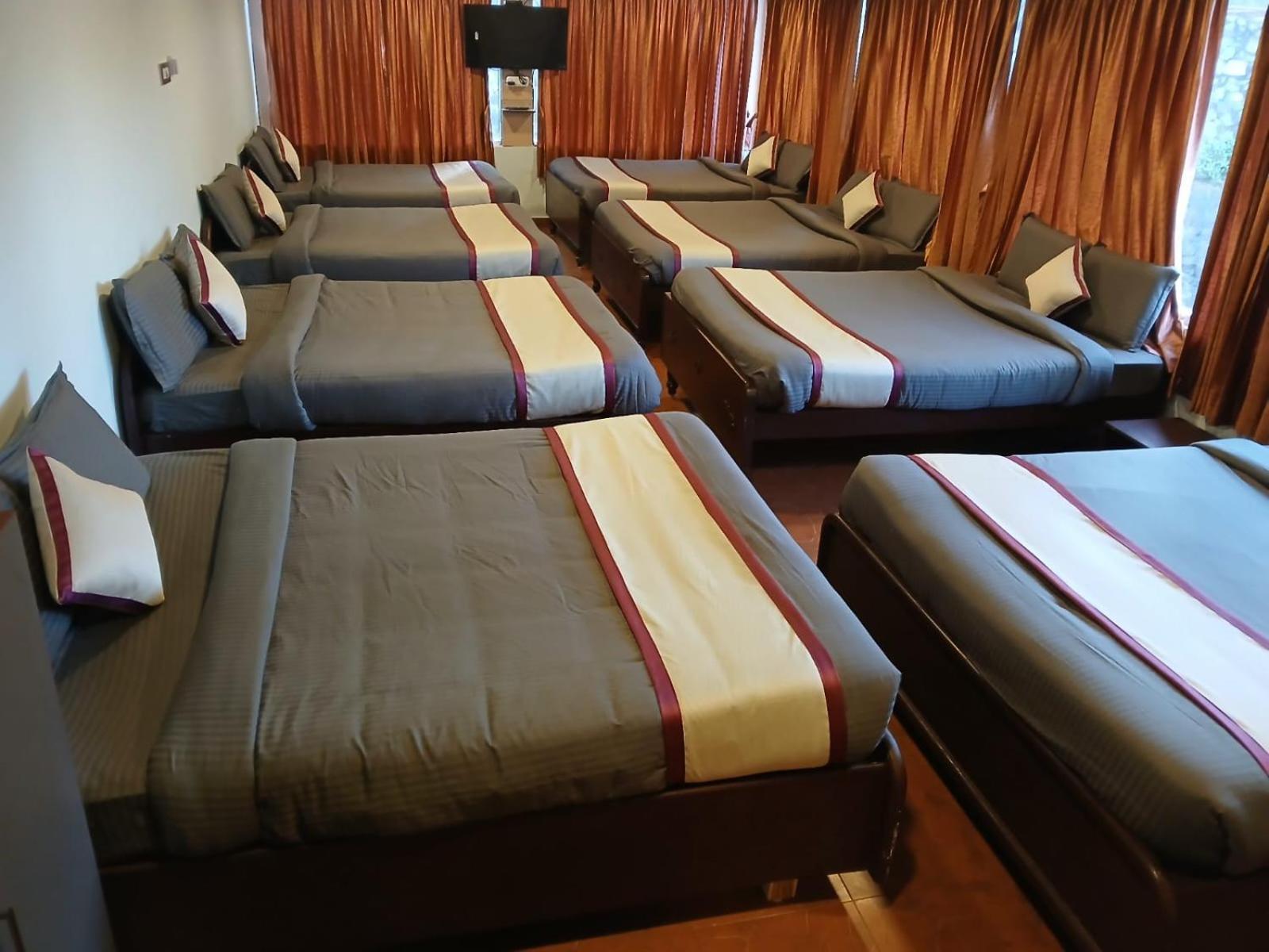 Hotel Ponmurugan Residency 2*