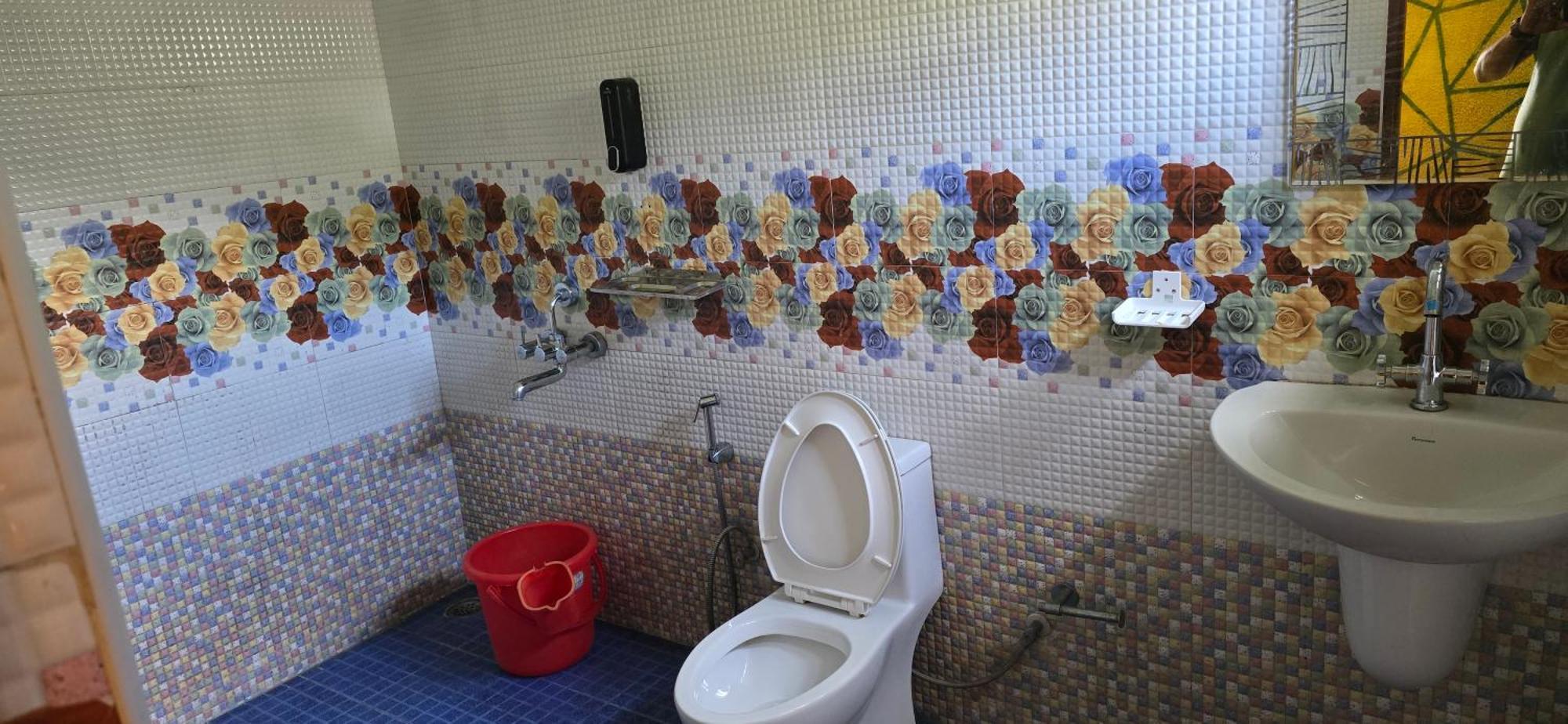 Leaf Colour Hotel 3*