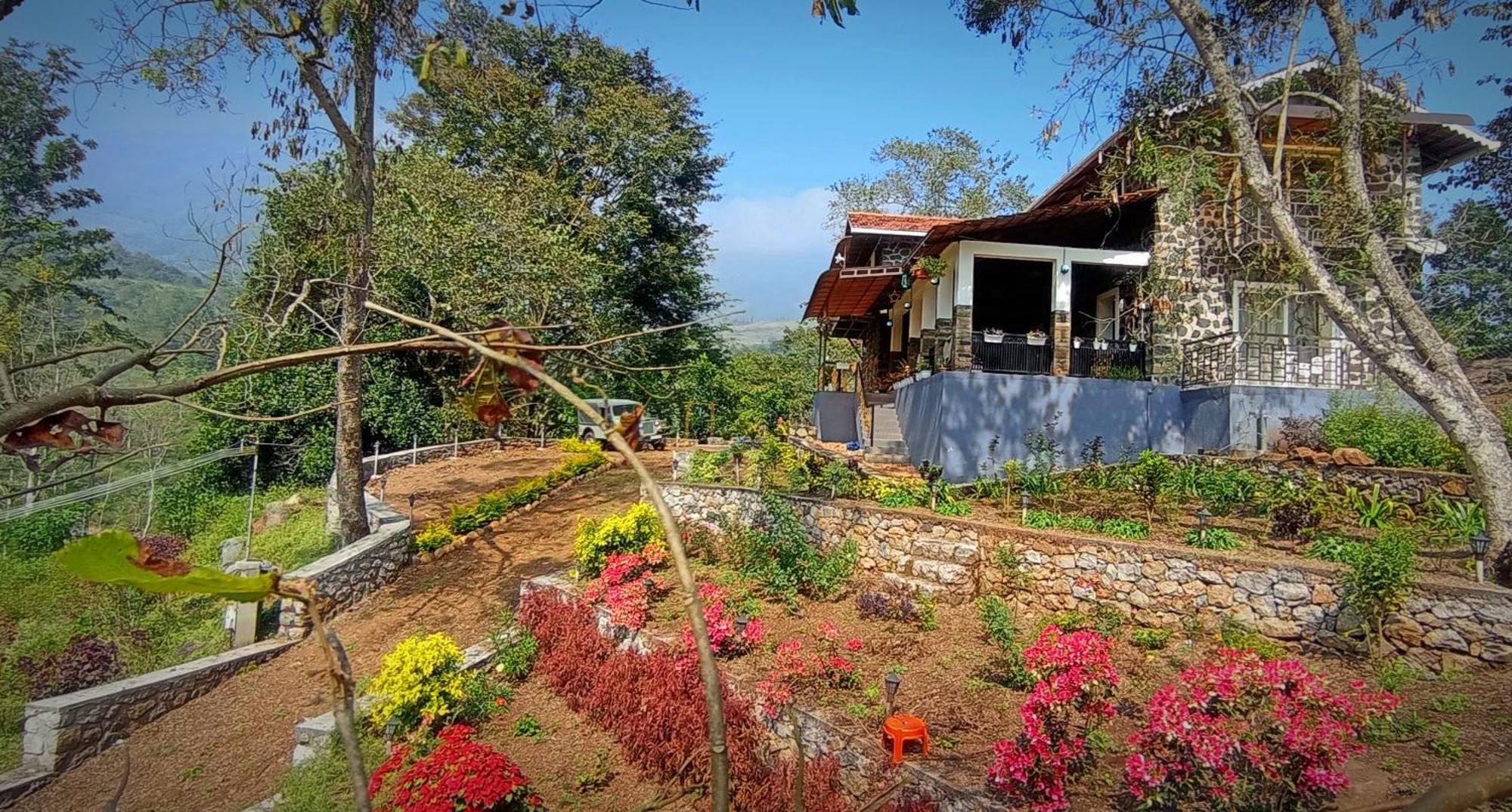 Cozy At Kombai - Pallangi, Holiday home *