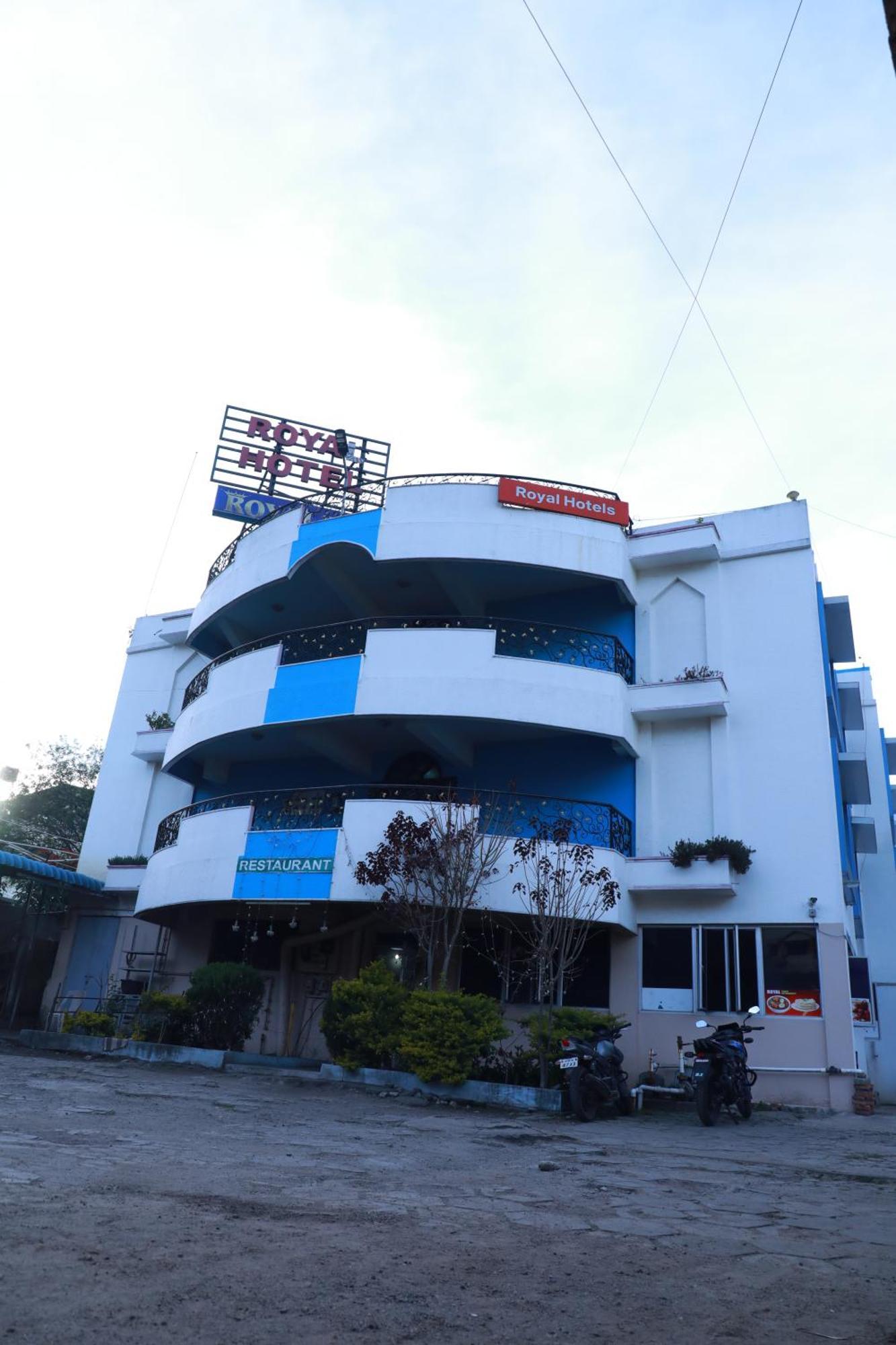 Royal Hotels, Hotel