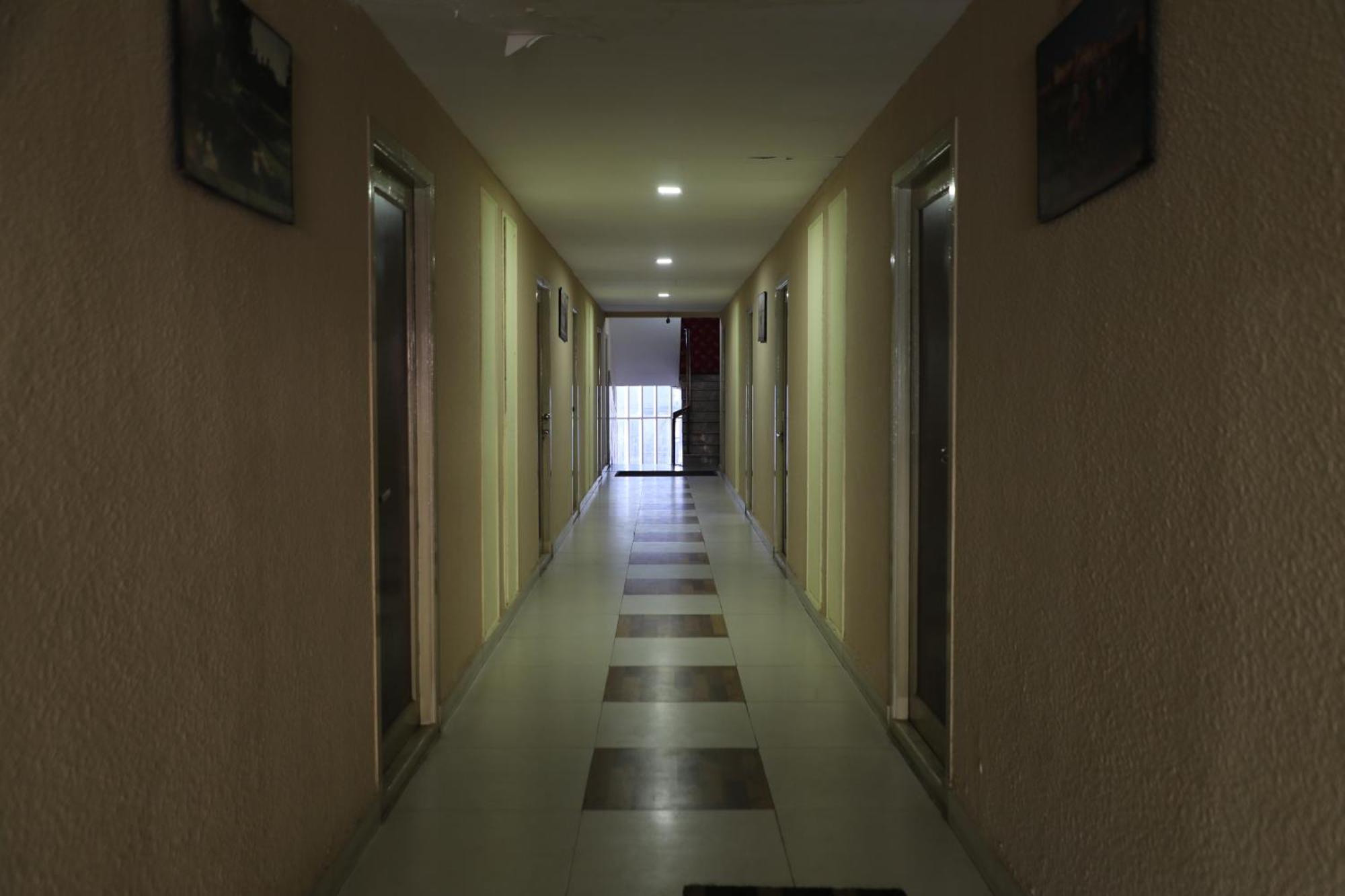 Royal Hotels, 3*