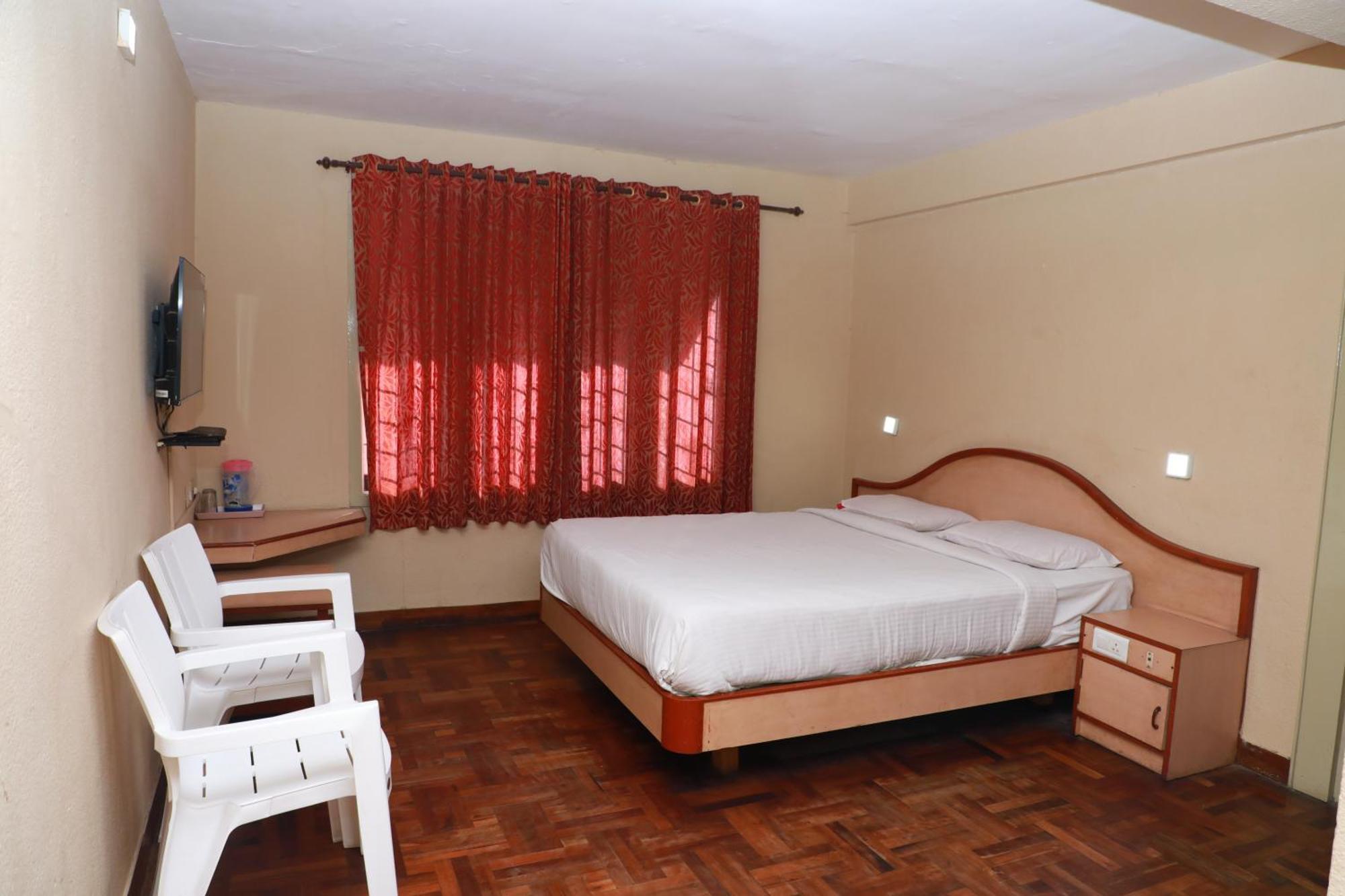 Royal Hotels, Hotel