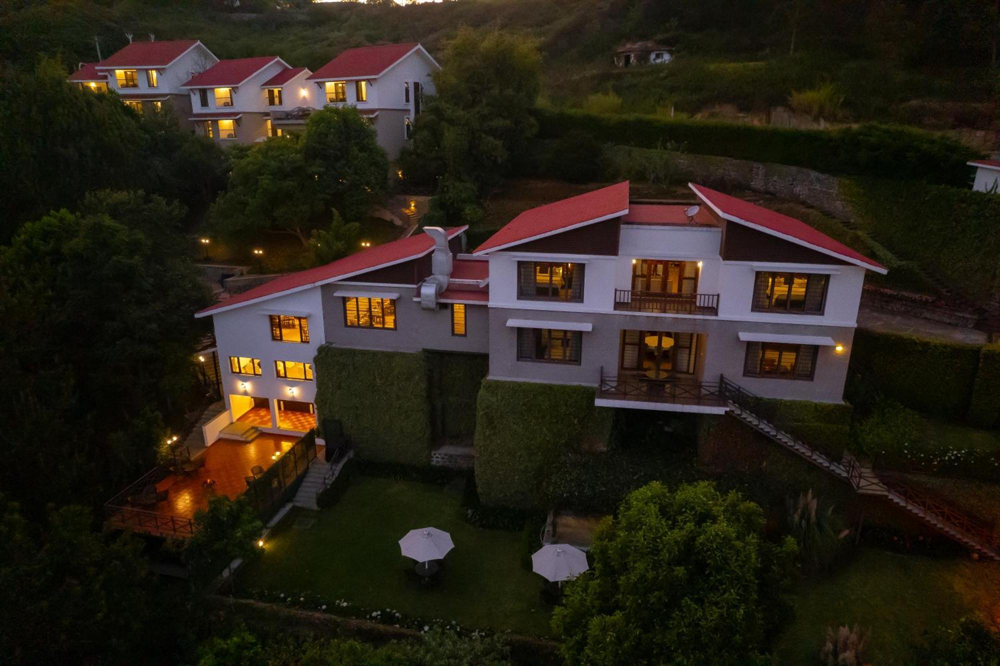 Dvara Luxury Resort 5*