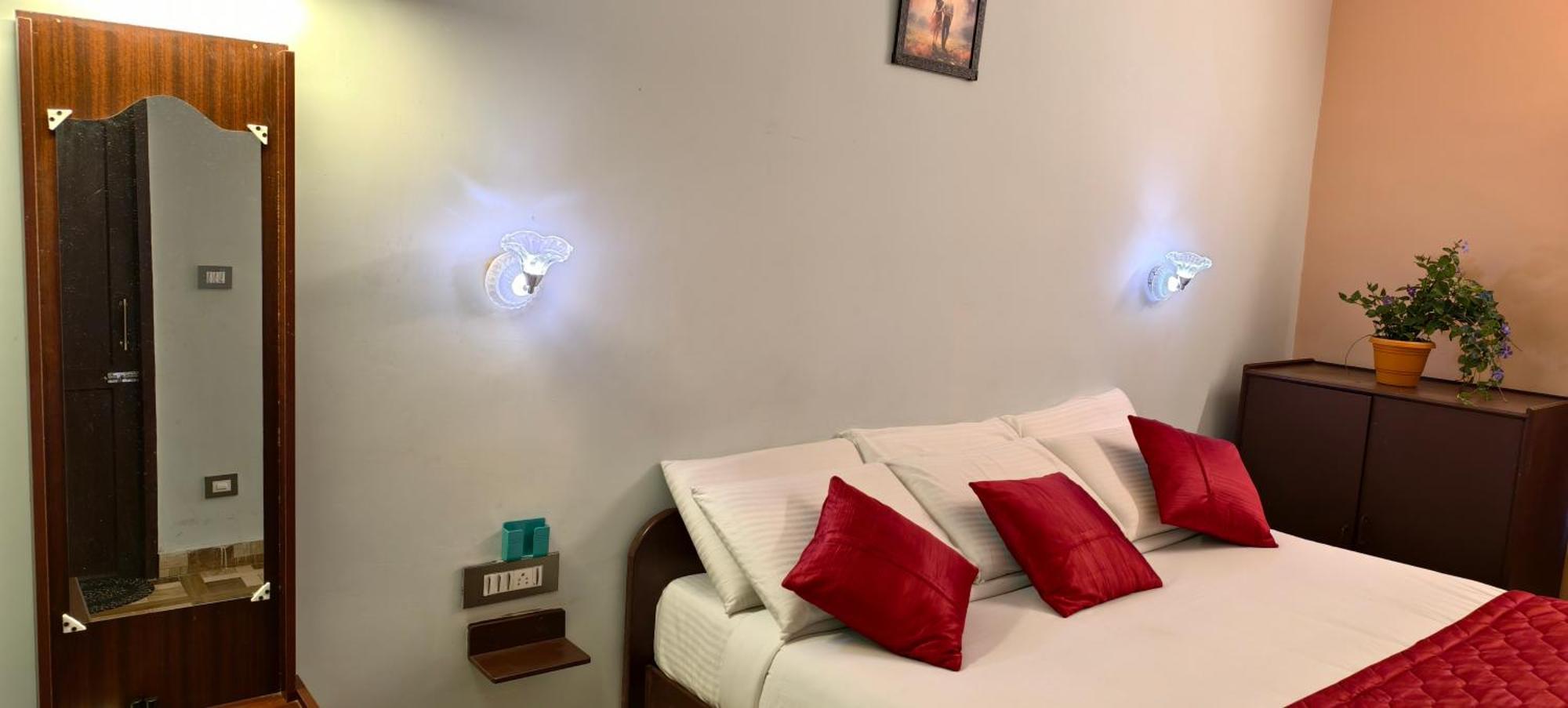 Ponmurugan Residency 2*