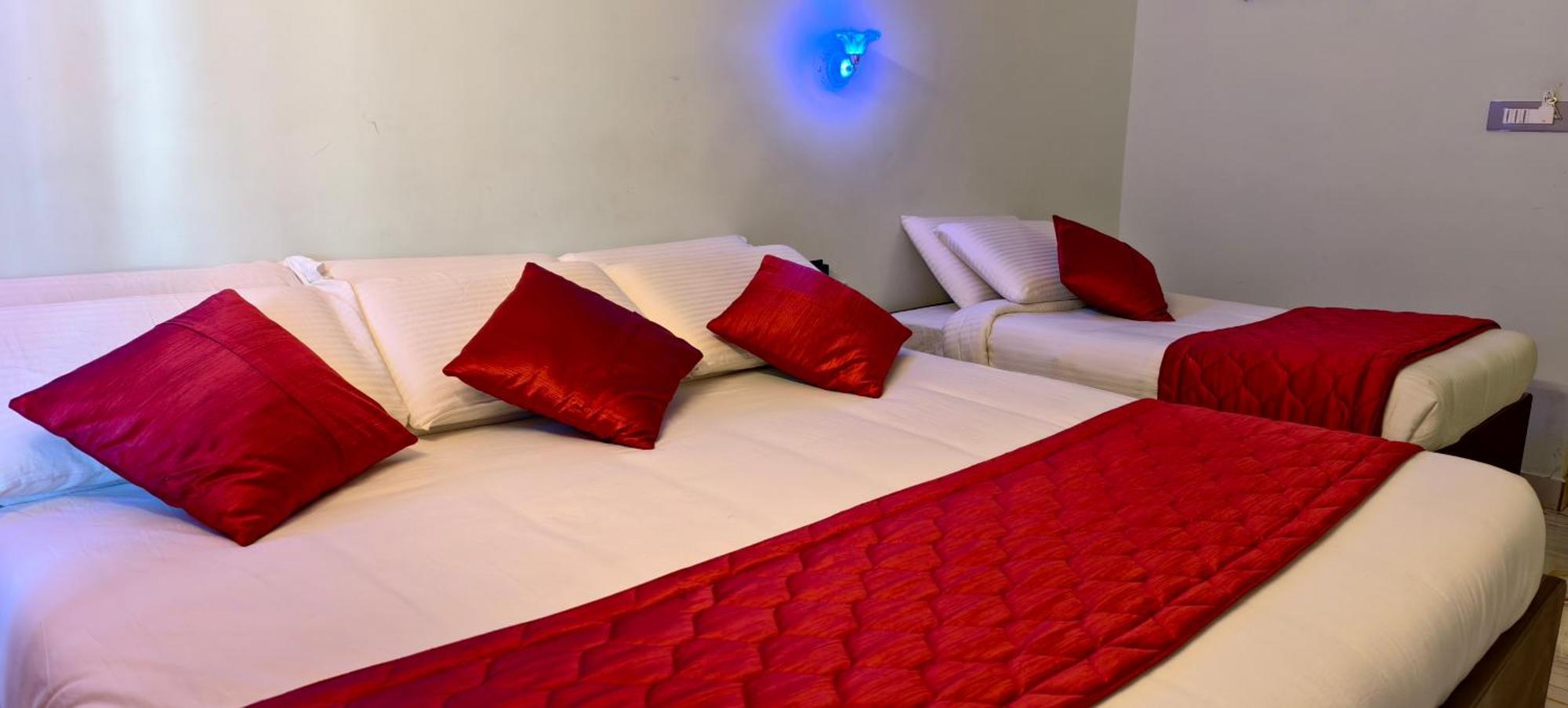 Hotel Ponmurugan Residency