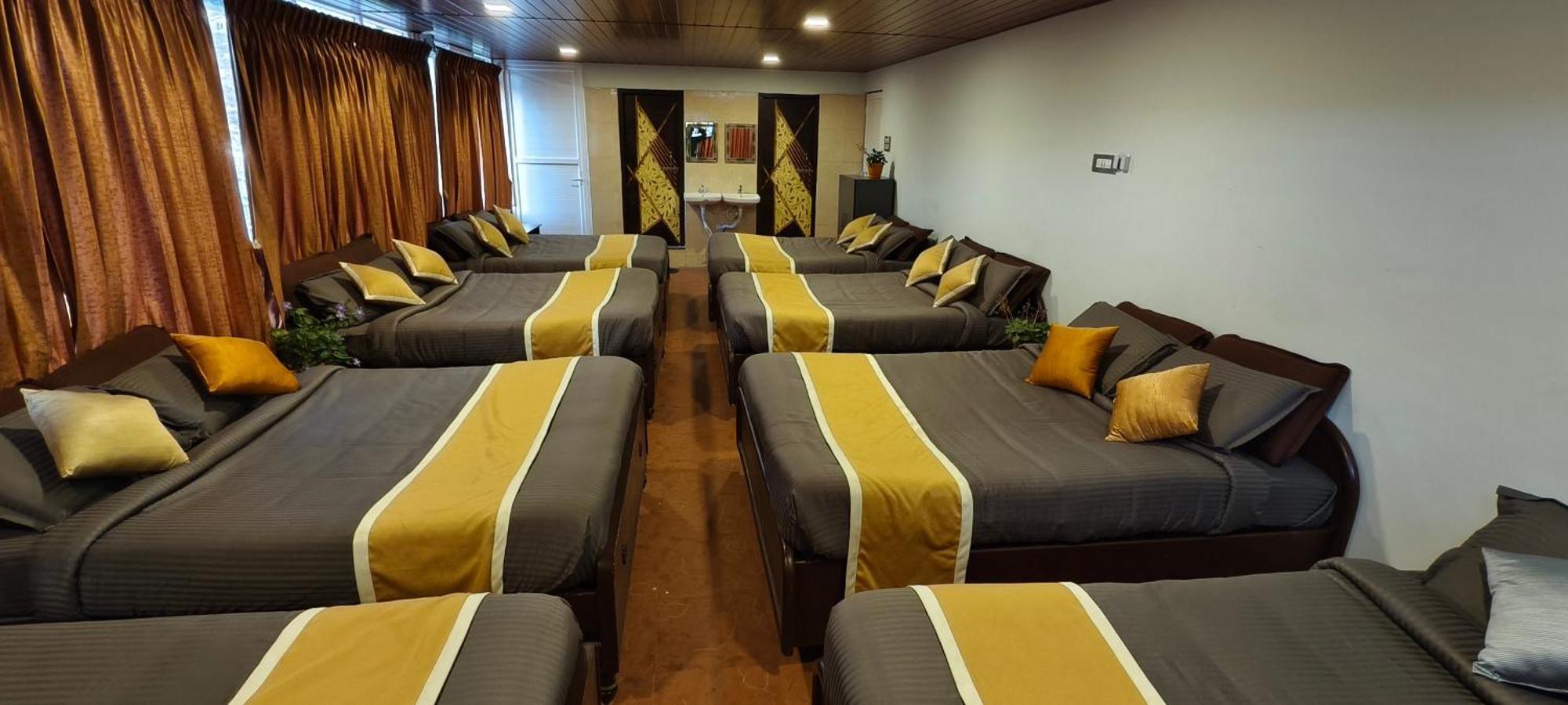 Hotel Ponmurugan Residency 2*