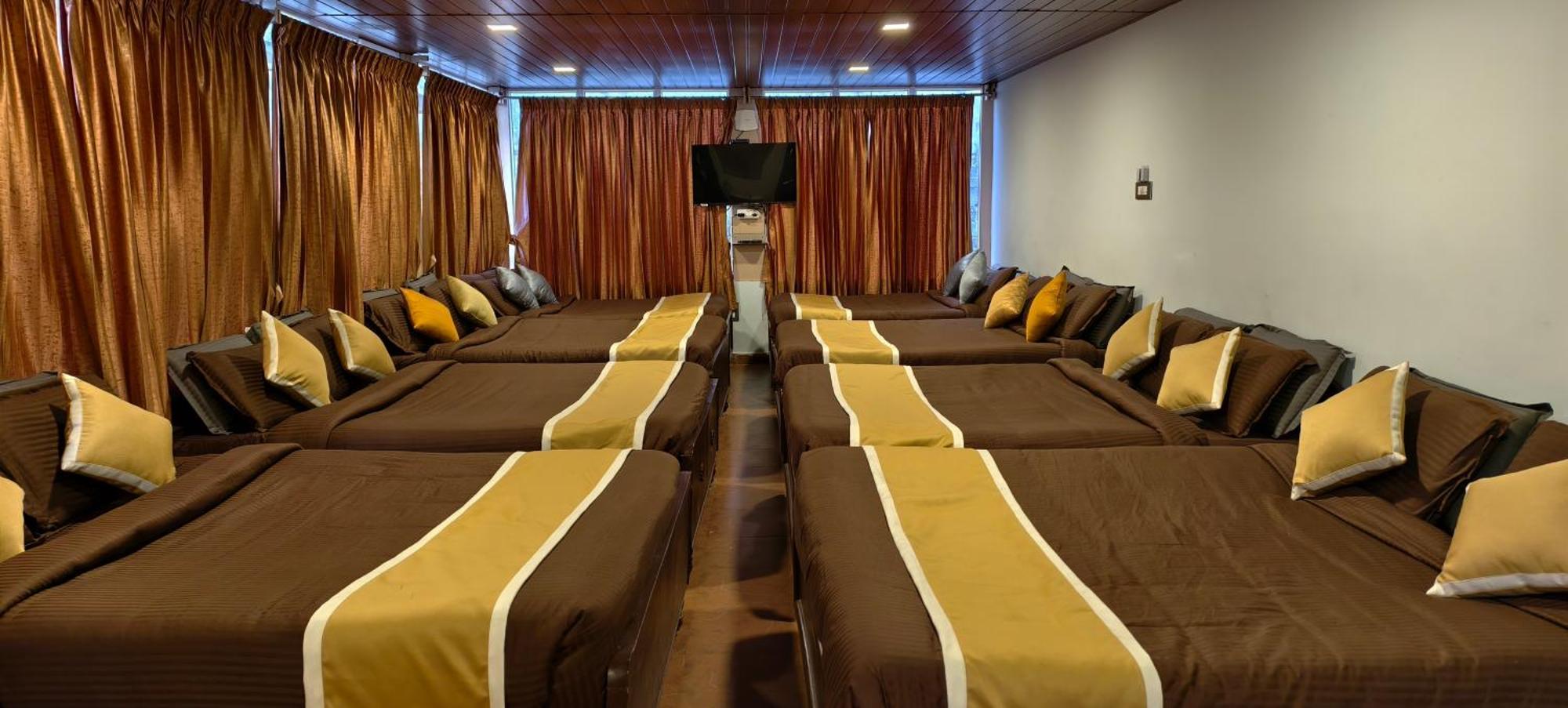 Ponmurugan Residency Hotel