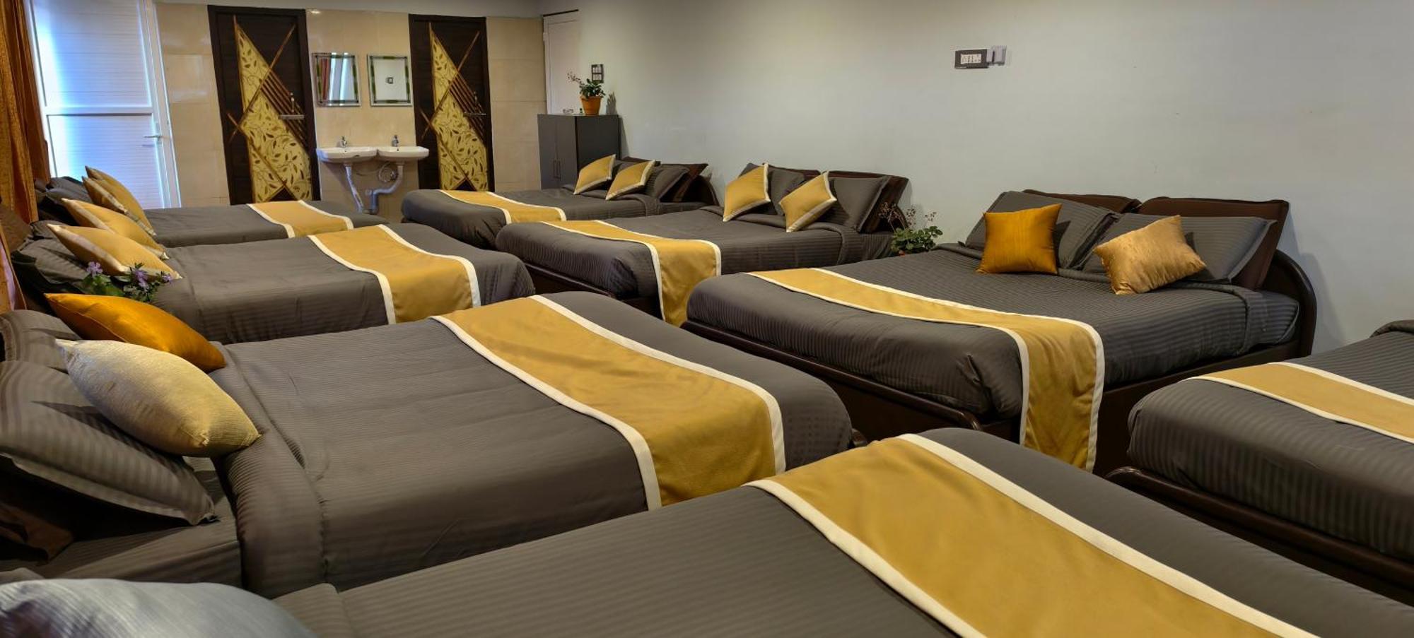 Hotel Ponmurugan Residency