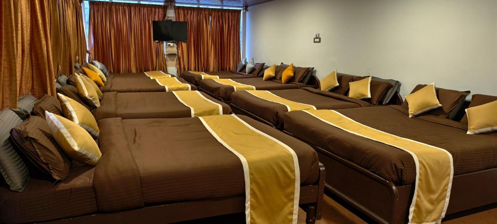 Ponmurugan Residency Hotel