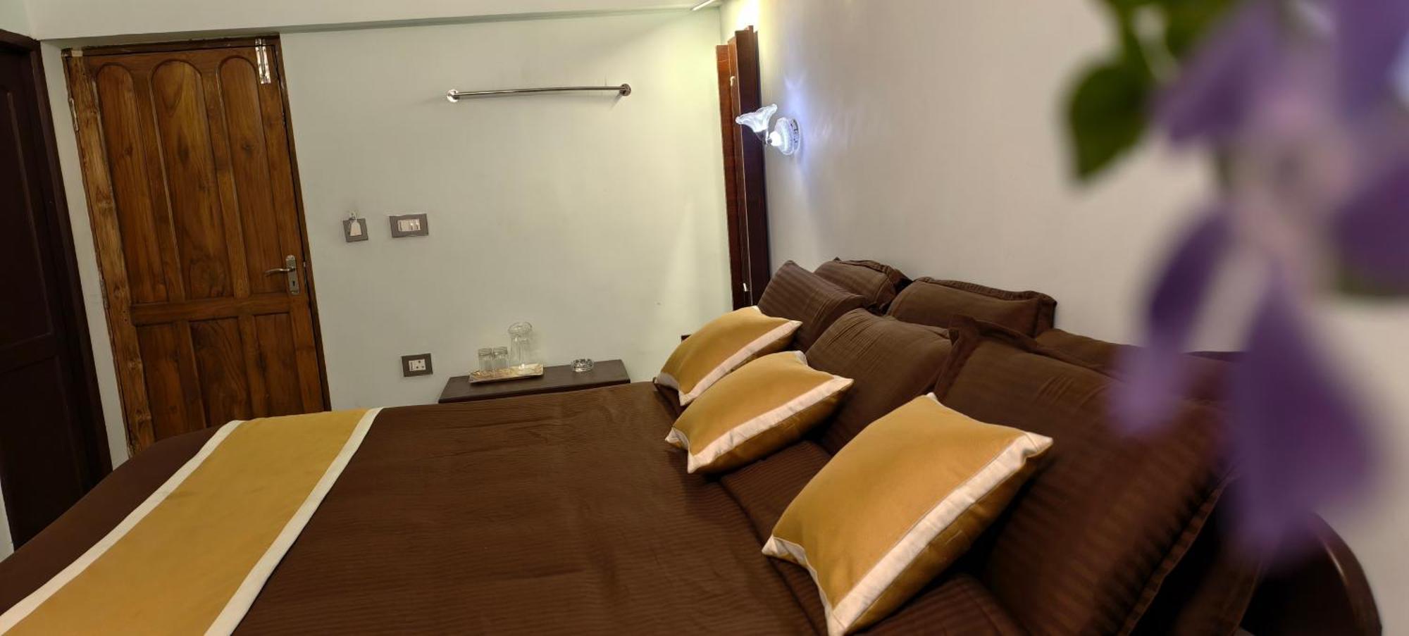 Ponmurugan Residency 2* Kodaikanal