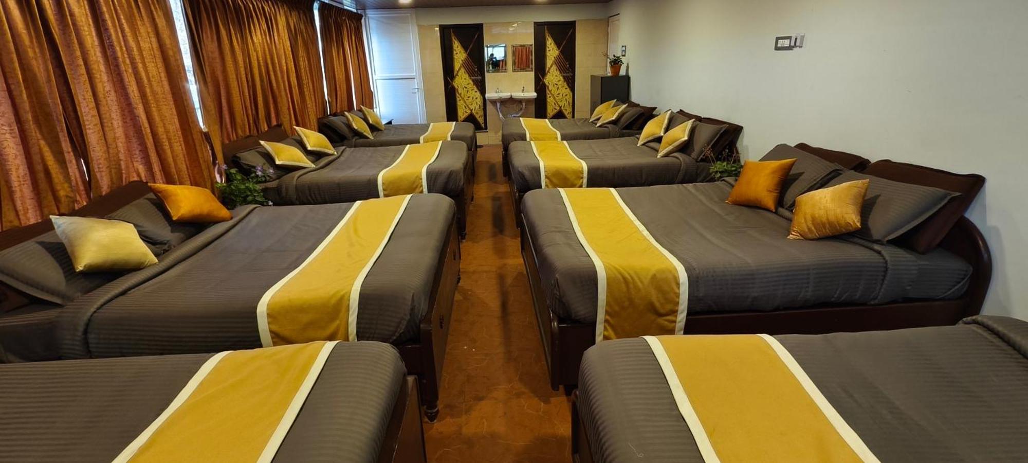Ponmurugan Residency Hotel