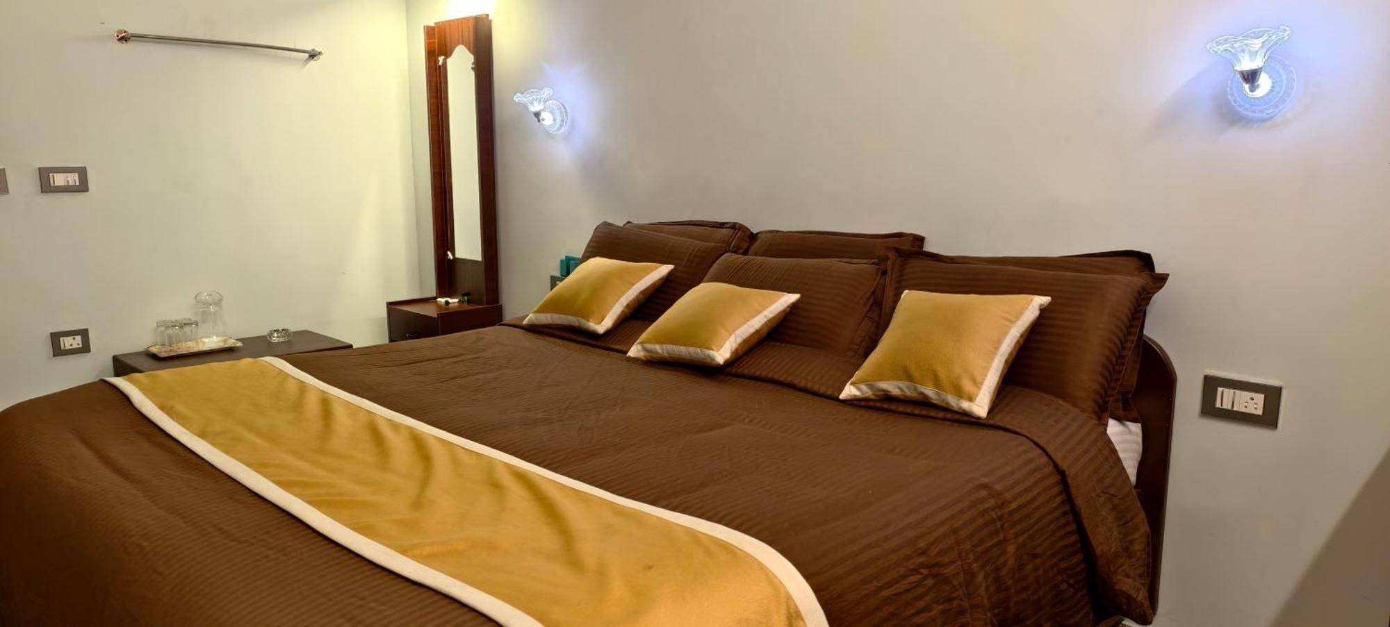 Ponmurugan Residency Hotel 2*