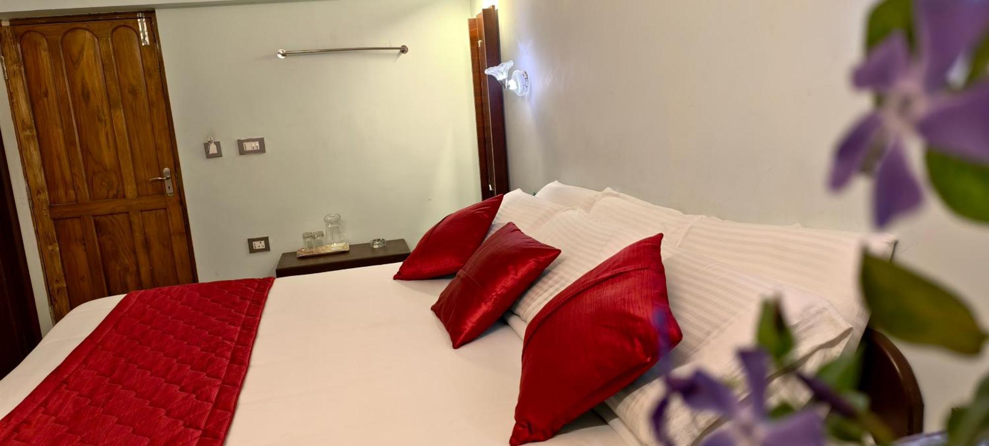 Ponmurugan Residency 2* Kodaikanal